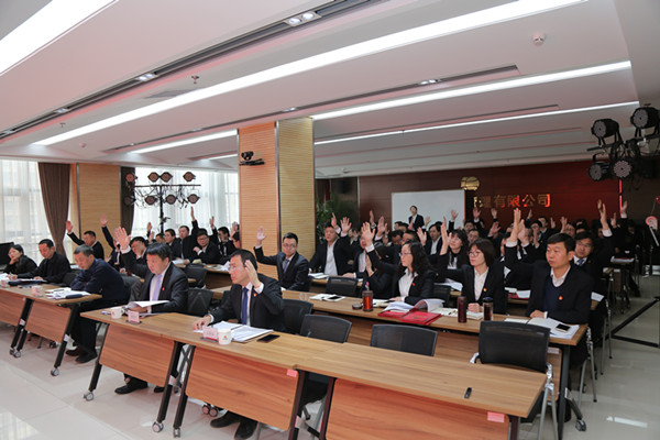 1518517317899708.jpg 工會大會舉手表決_副本.jpg